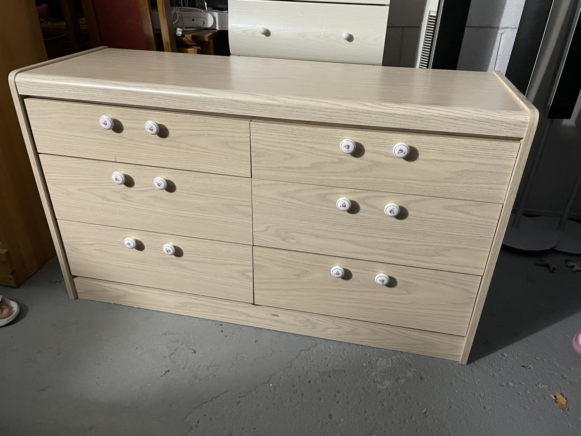 Dresser thumbnail