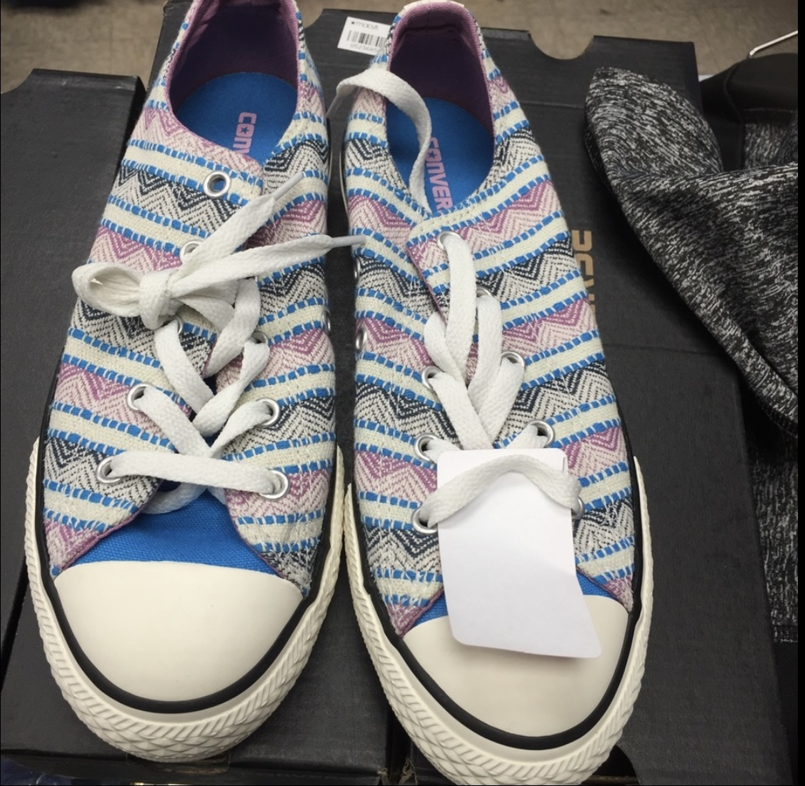Authentic Converse By Chuck Taylor LowTop sneakers side 5.5
