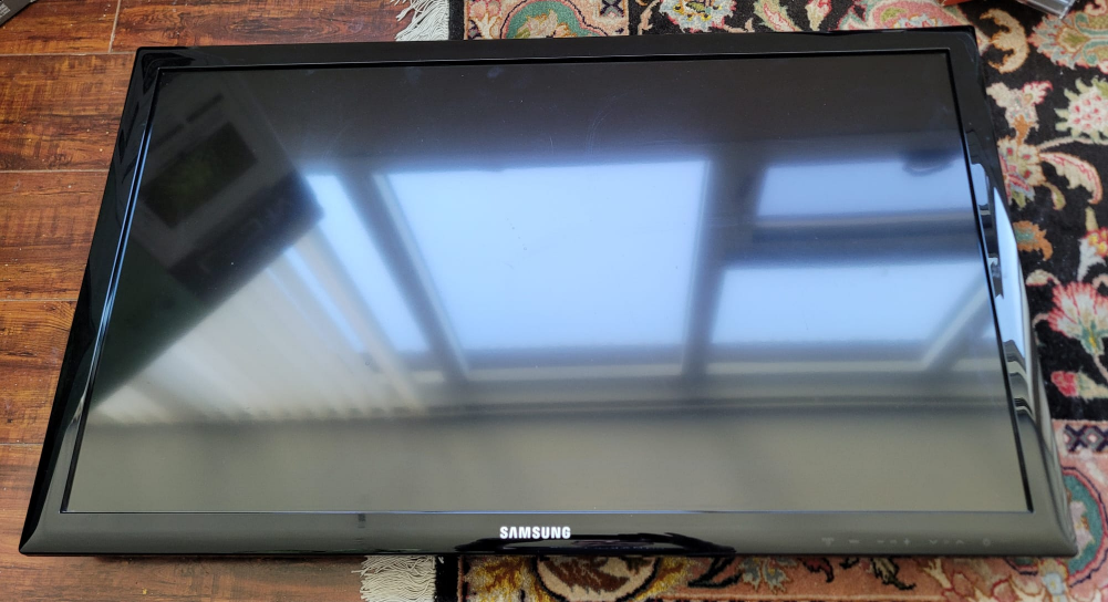Samsung 32 inches LED TV thumbnail