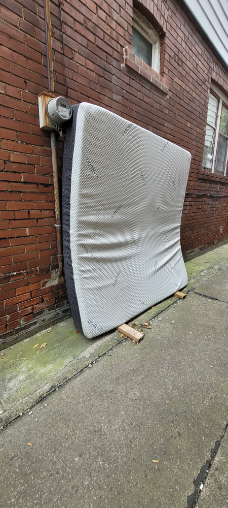 Free King Size Bed - Pickup Only thumbnail