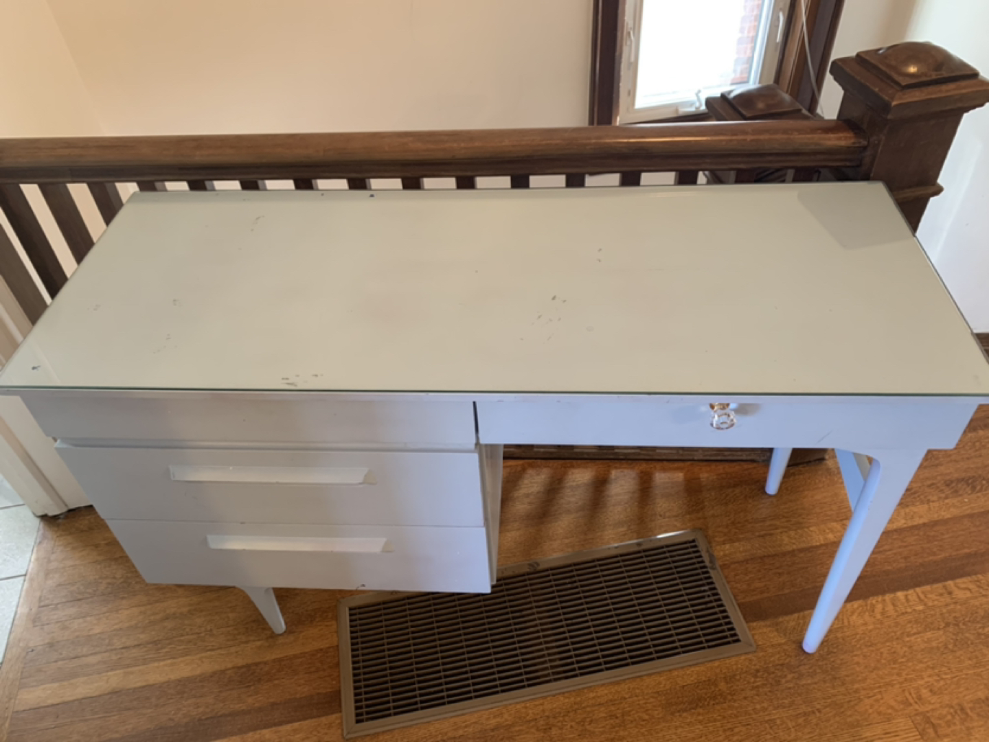 Desk - photo 2