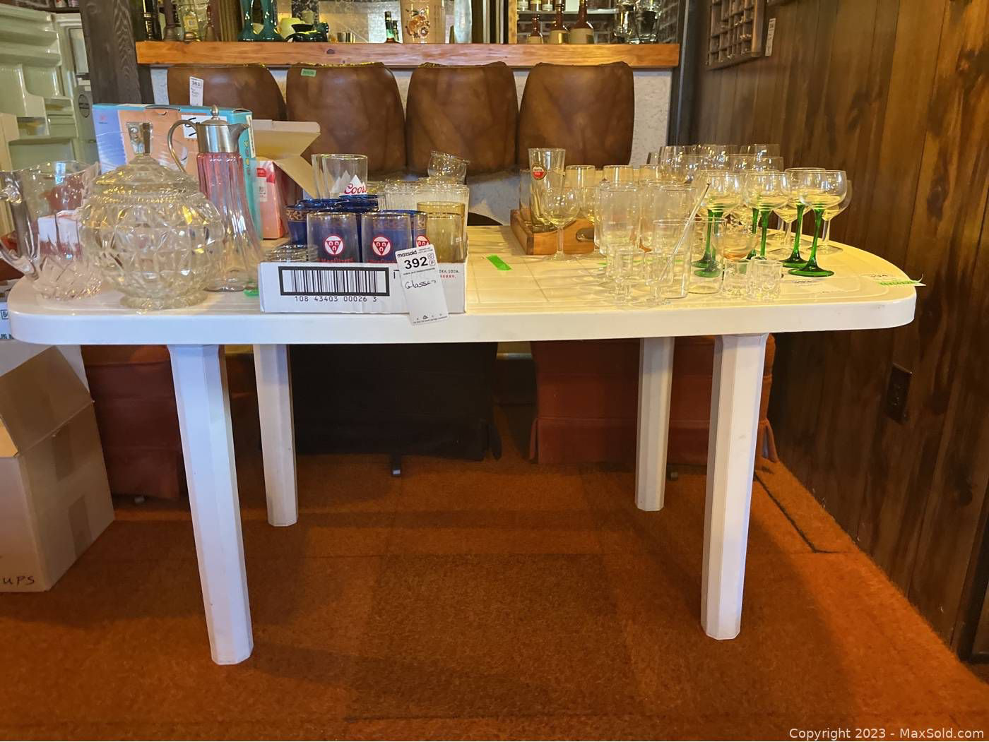 Big white table