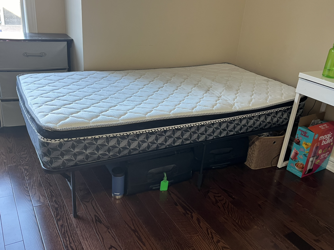 Bed frame and mattress - photo 2