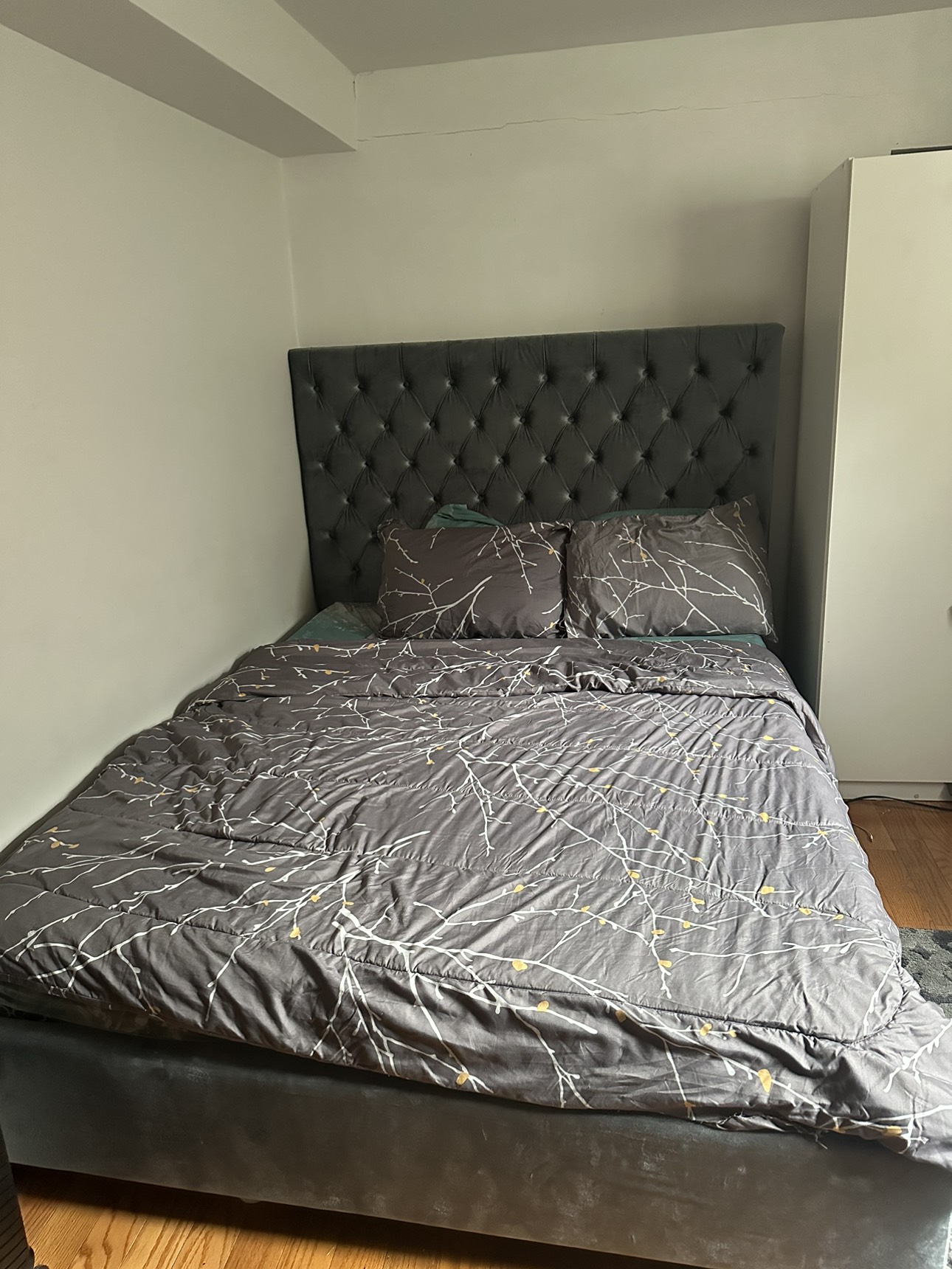 Bed frame & mattress - photo 5