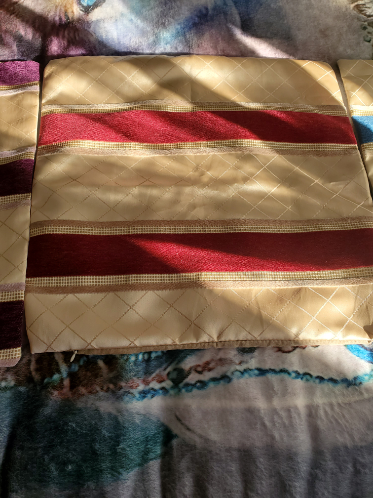 "Brand New" 3 Large 16" Pillow Covers image indicator(4)