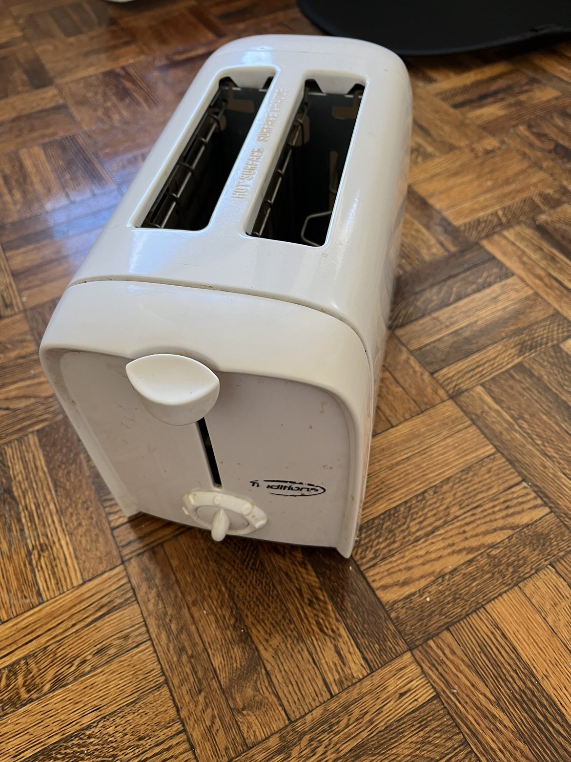 Bread toaster