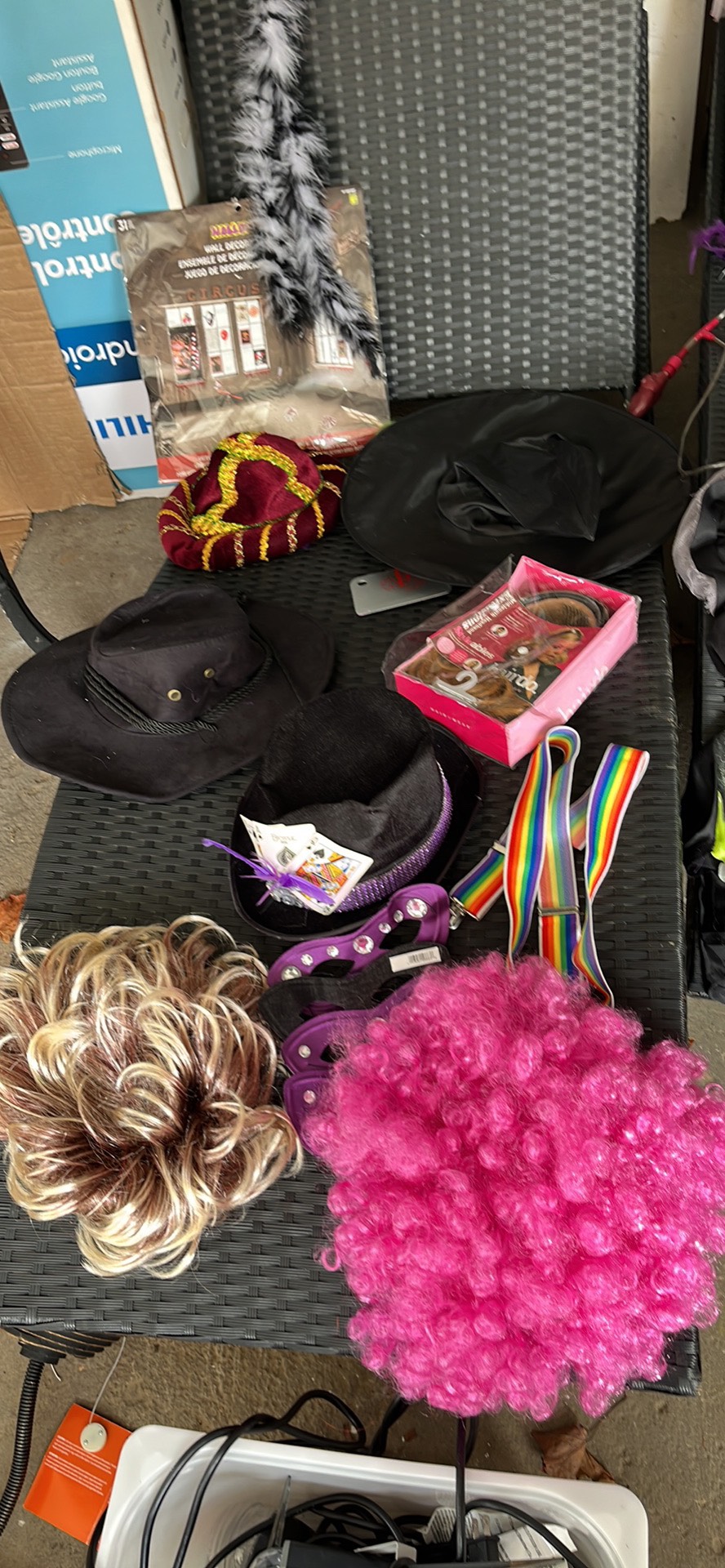 Halloween costumes image indicator(2)