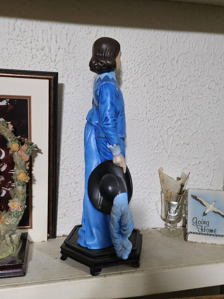 17.5" Blue Boy Statue - photo 3