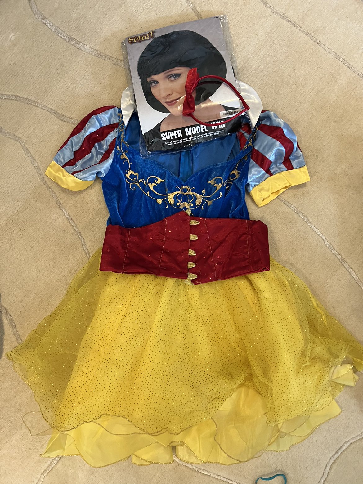 Disney Snow White Adult Halloween Costume & Wig size S (4-6)