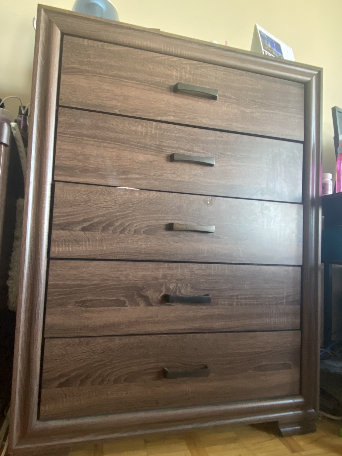 Chest of drawers