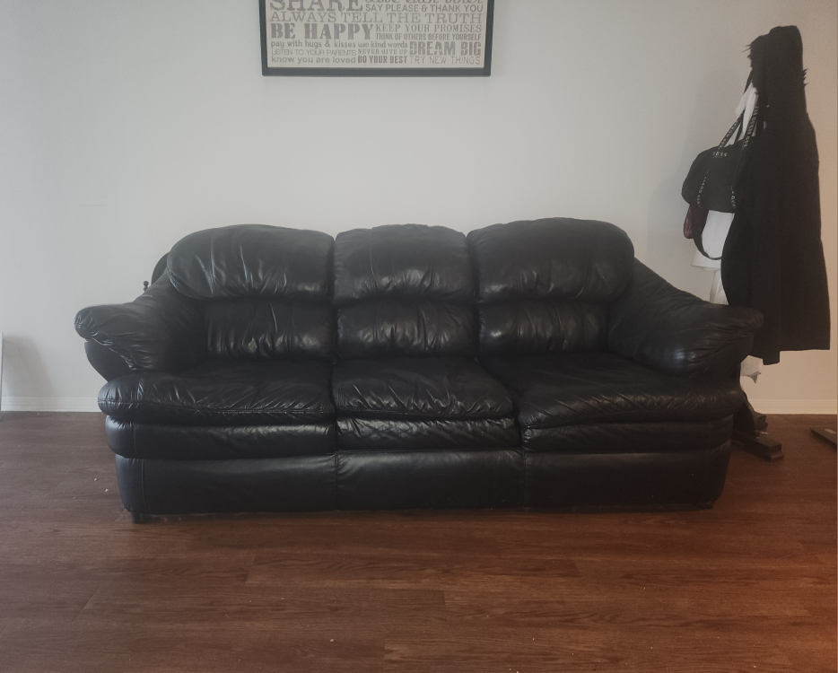 LEATHER COUCH