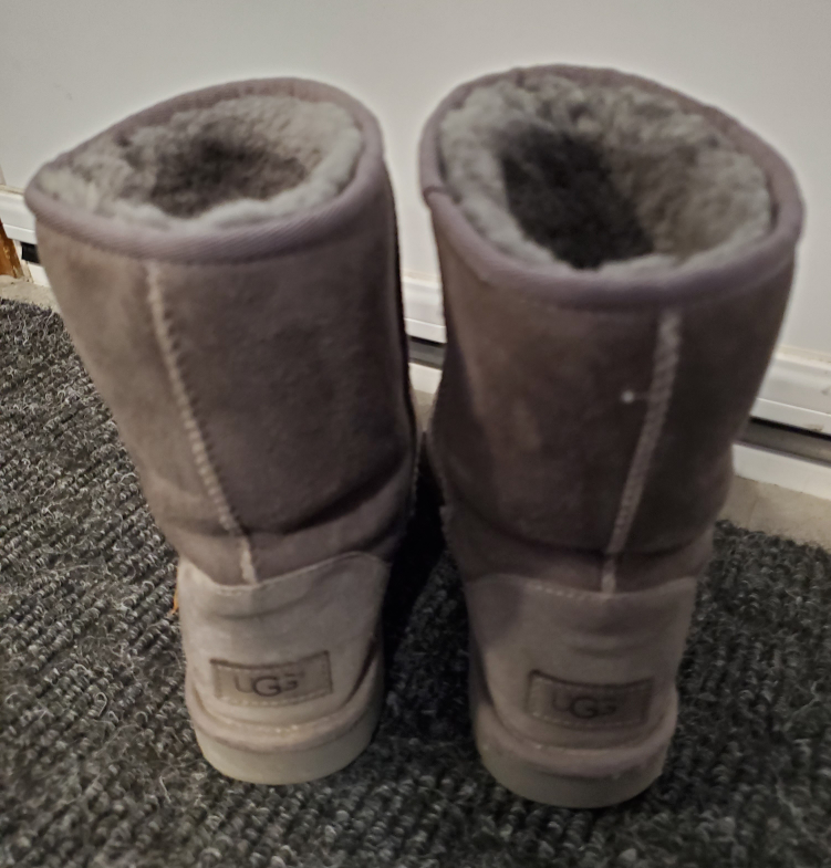 Women's UGGS Boots size7 - photo 2