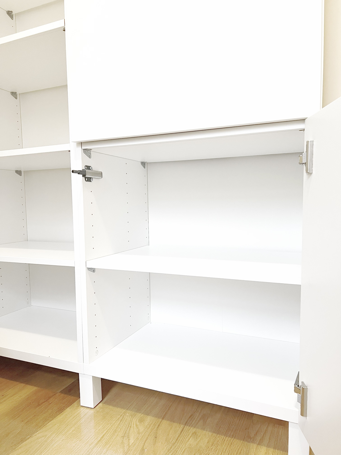 Ikea Besta storage combination with doors image indicator(6)