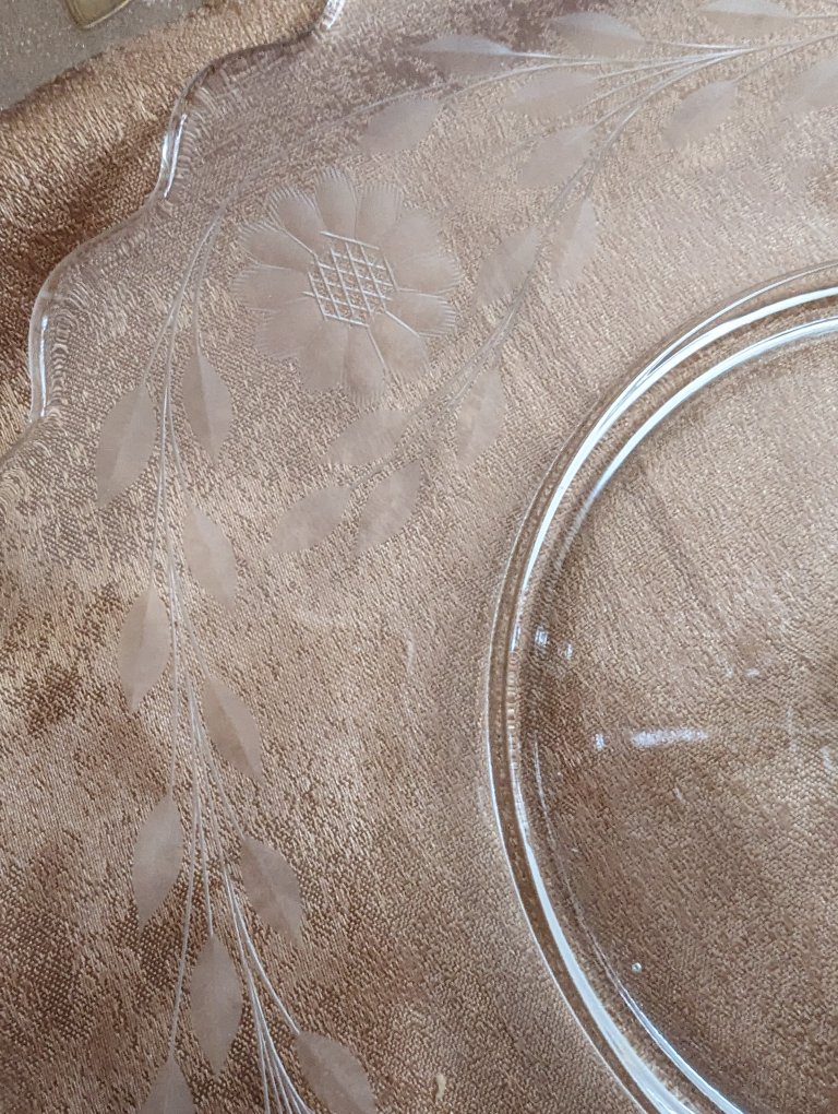 Vintage Sunflower Center Handle Dessert Serving Tray image indicator(3)