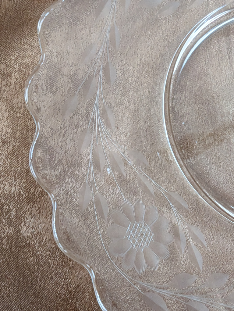 Vintage Sunflower Center Handle Dessert Serving Tray image indicator(4)