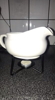 Gravy boat with tea light heater image indicator(4)