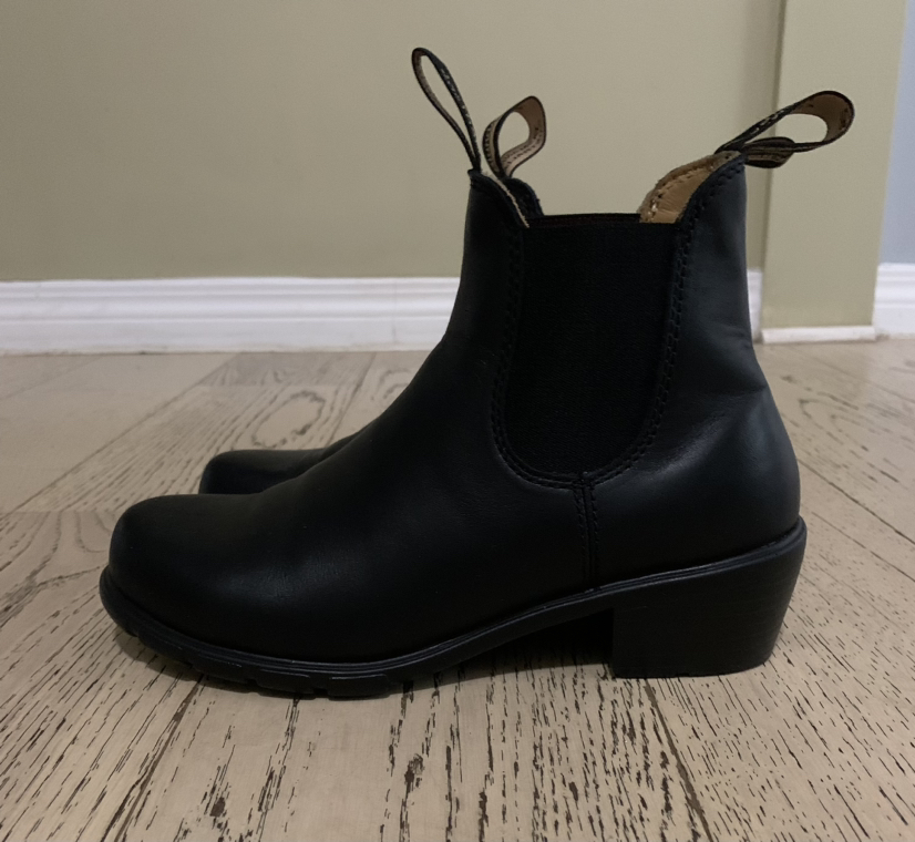 Blundstone 1671 women’s Chelsea boots size US 8.5 thumbnail