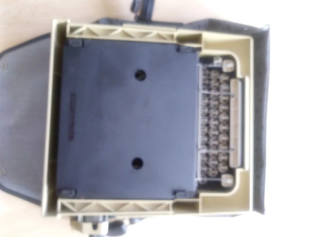 Antique OLIVETTI LETTERA 30 Typewitter in original bag image indicator(8)