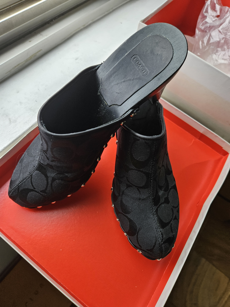 COACH BLACK clog heels. image indicator(8)