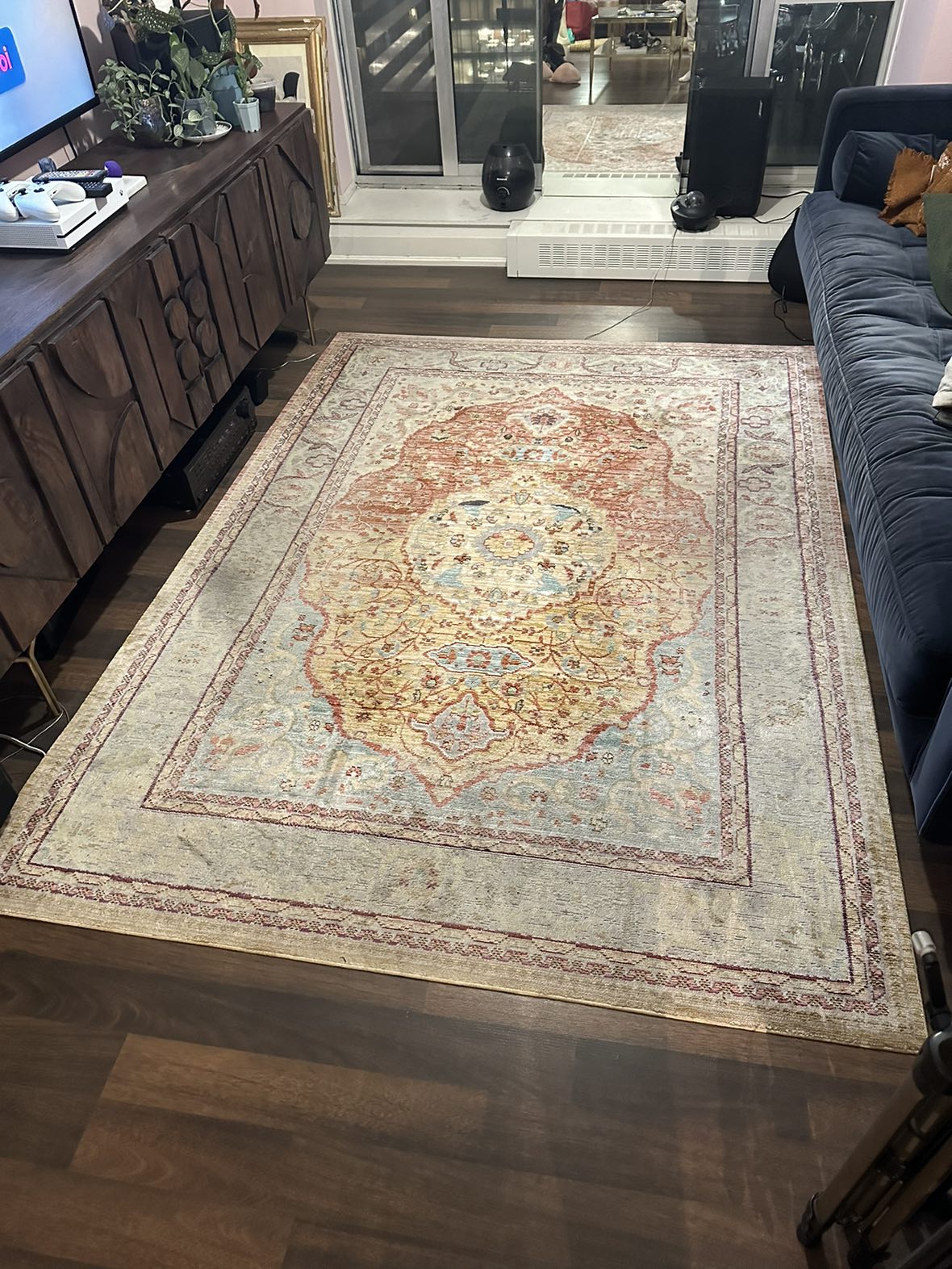 Area rug thumbnail