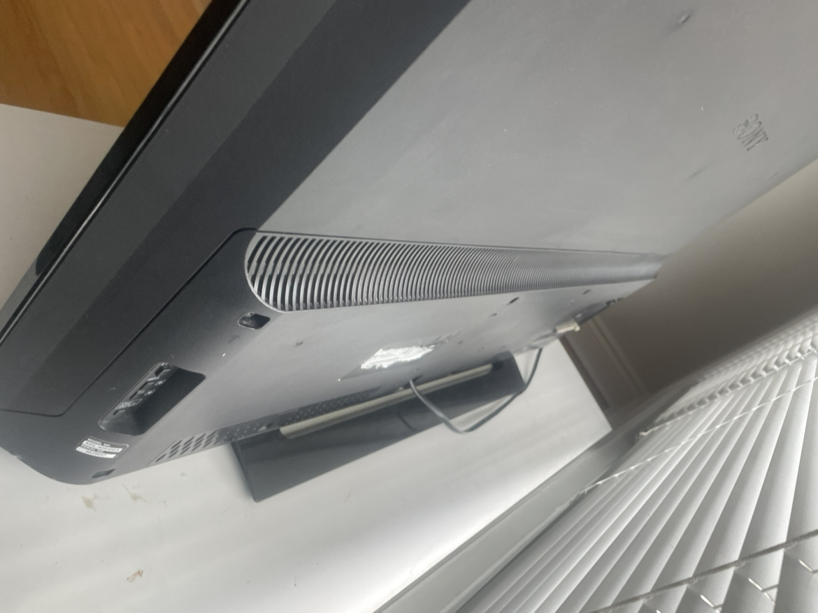 40inch lg tv with Roku - photo 2