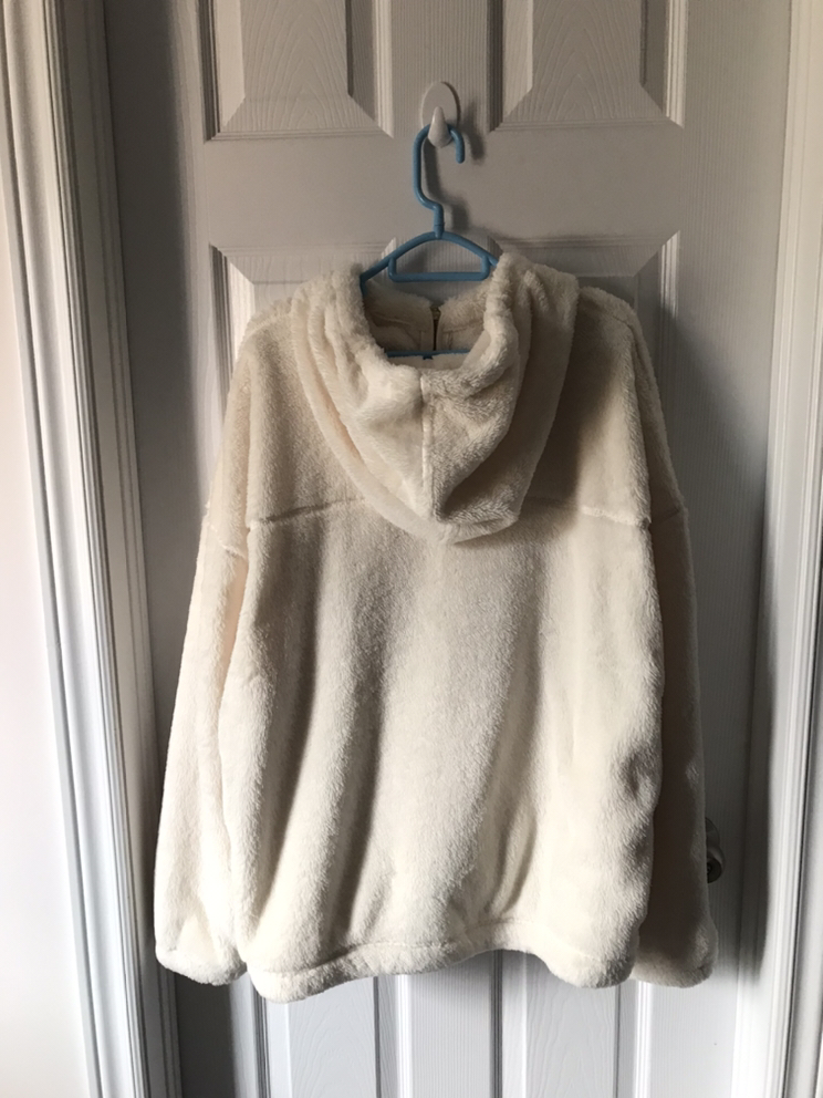 Oversized fluffy jacket (cream colour) image indicator(2)