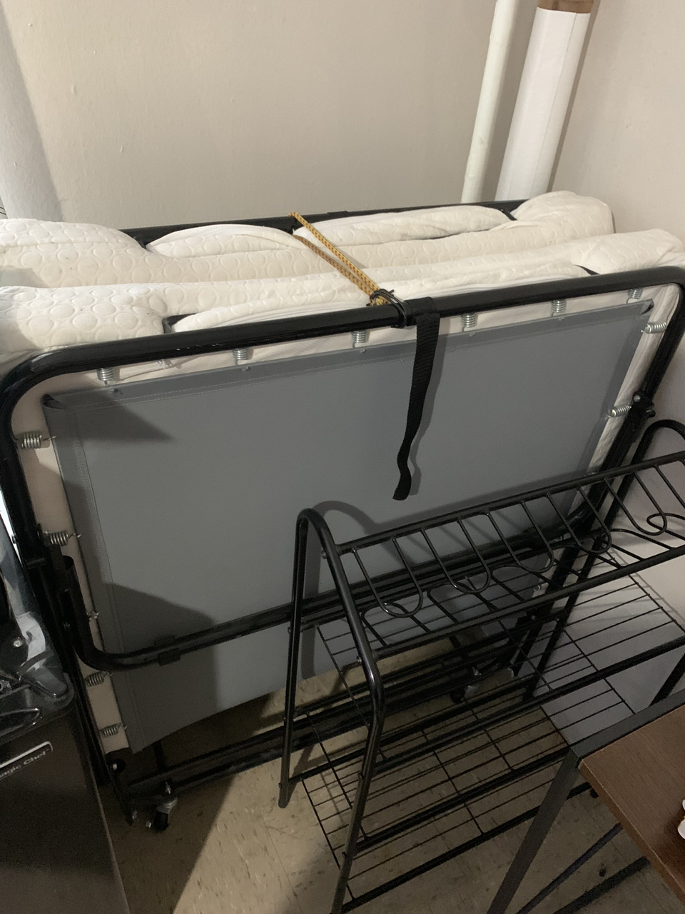 Foldable twin bed/new mattress