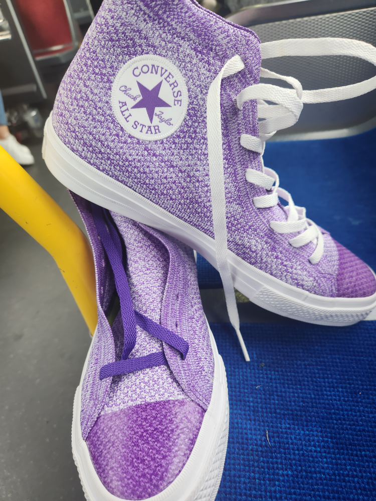 Converse shoes uni sex image indicator(4)