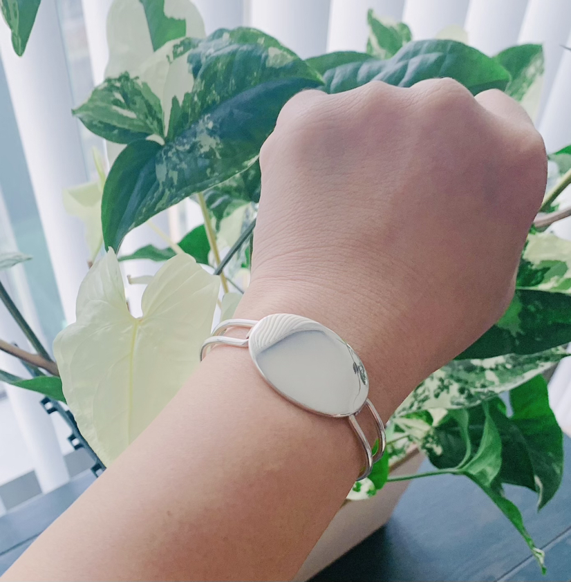 Tiffany & Co XL plain oval bangle bracelet image indicator(7)