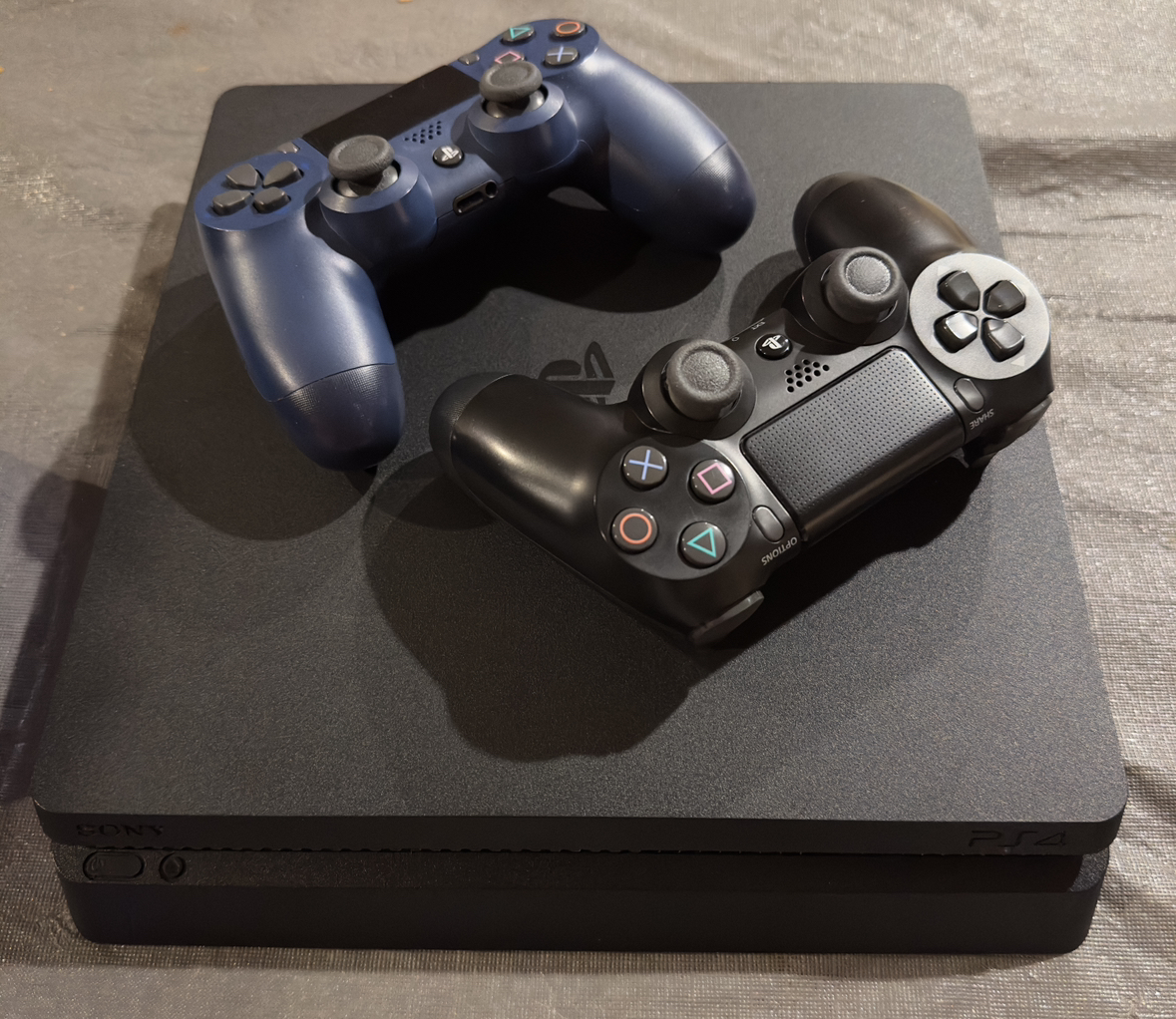 PS4 Slim 500 GB with 2 Controllers and 5 Games. - photo 2