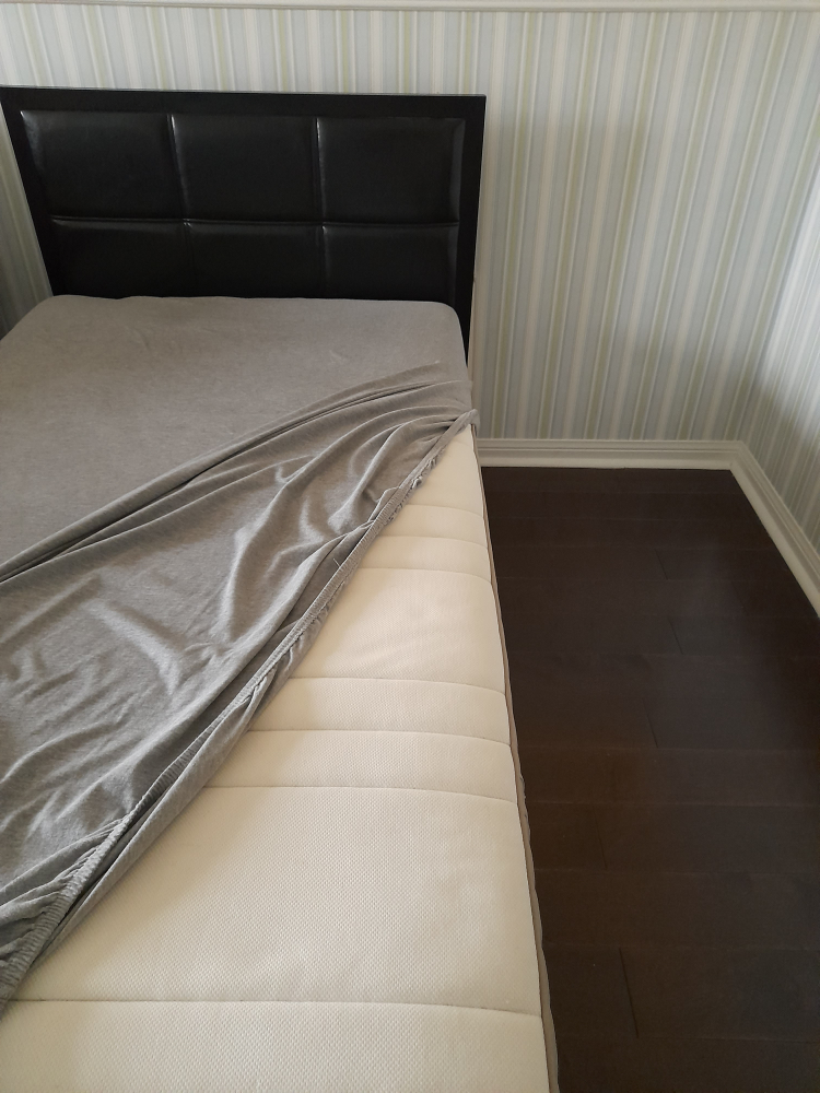 Twin bed with Ikea mattress - photo 2