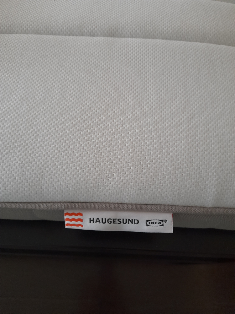 Twin bed with Ikea mattress - photo 4