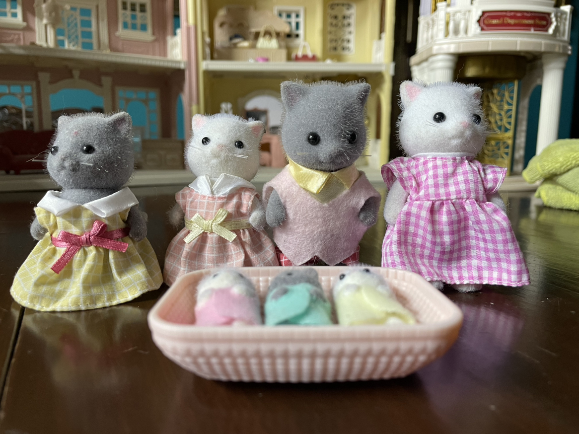 Calico Critters Fuzzy Kitty Family thumbnail