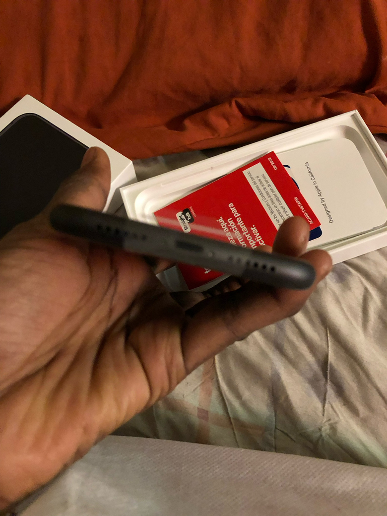 iPhone 11 - photo 3