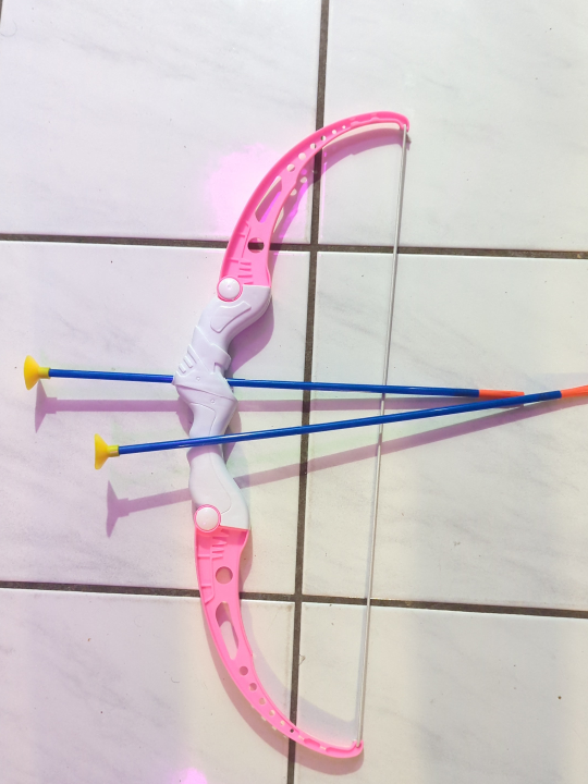 Kids super bow with 2 arrows
