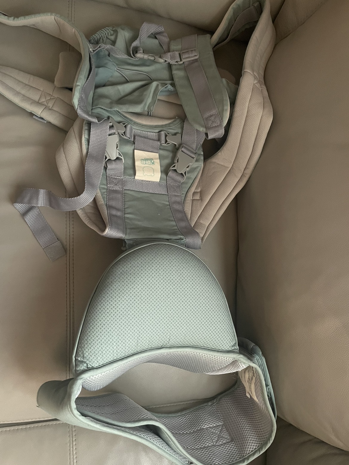 Baby carrier with hip seat- Never used - photo 3