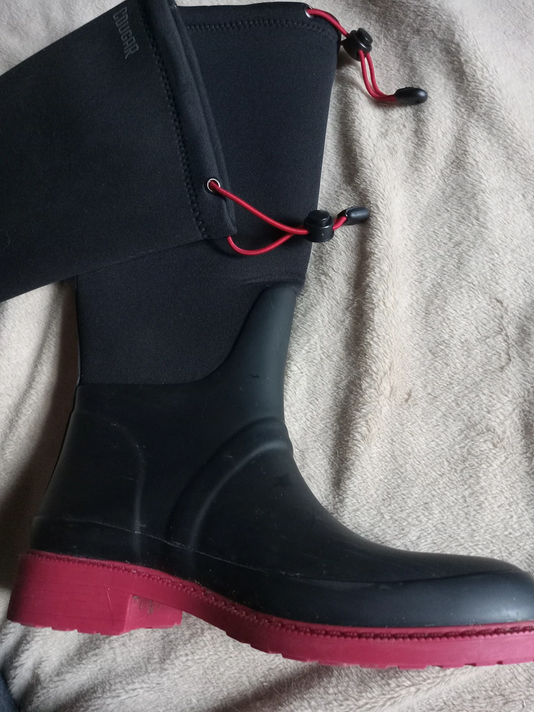 Like new! Cougar Talin insulated Boots, Reduced image indicator(2)