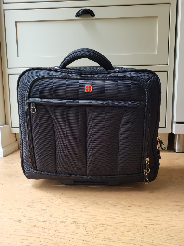 Swissgear Wenger carry on bag / Luggage with Laptop Sleeve thumbnail