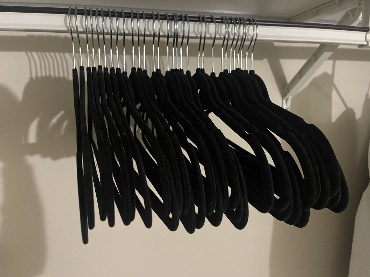 30 Velvet Hangers - photo 2