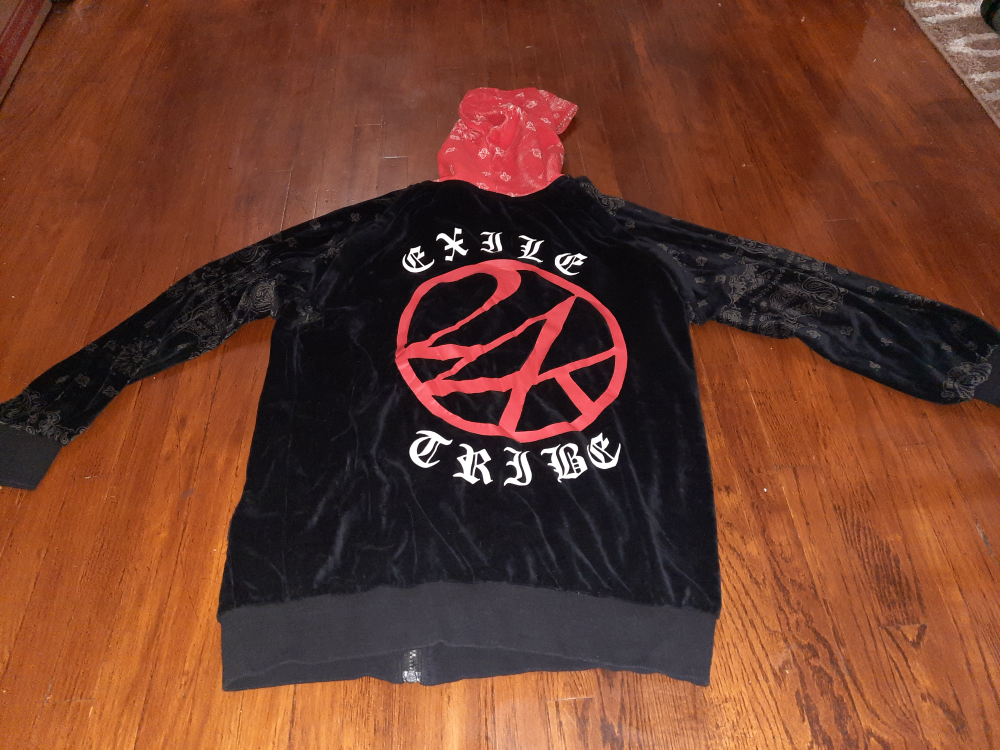 Exile Tribe sweater image indicator(3)