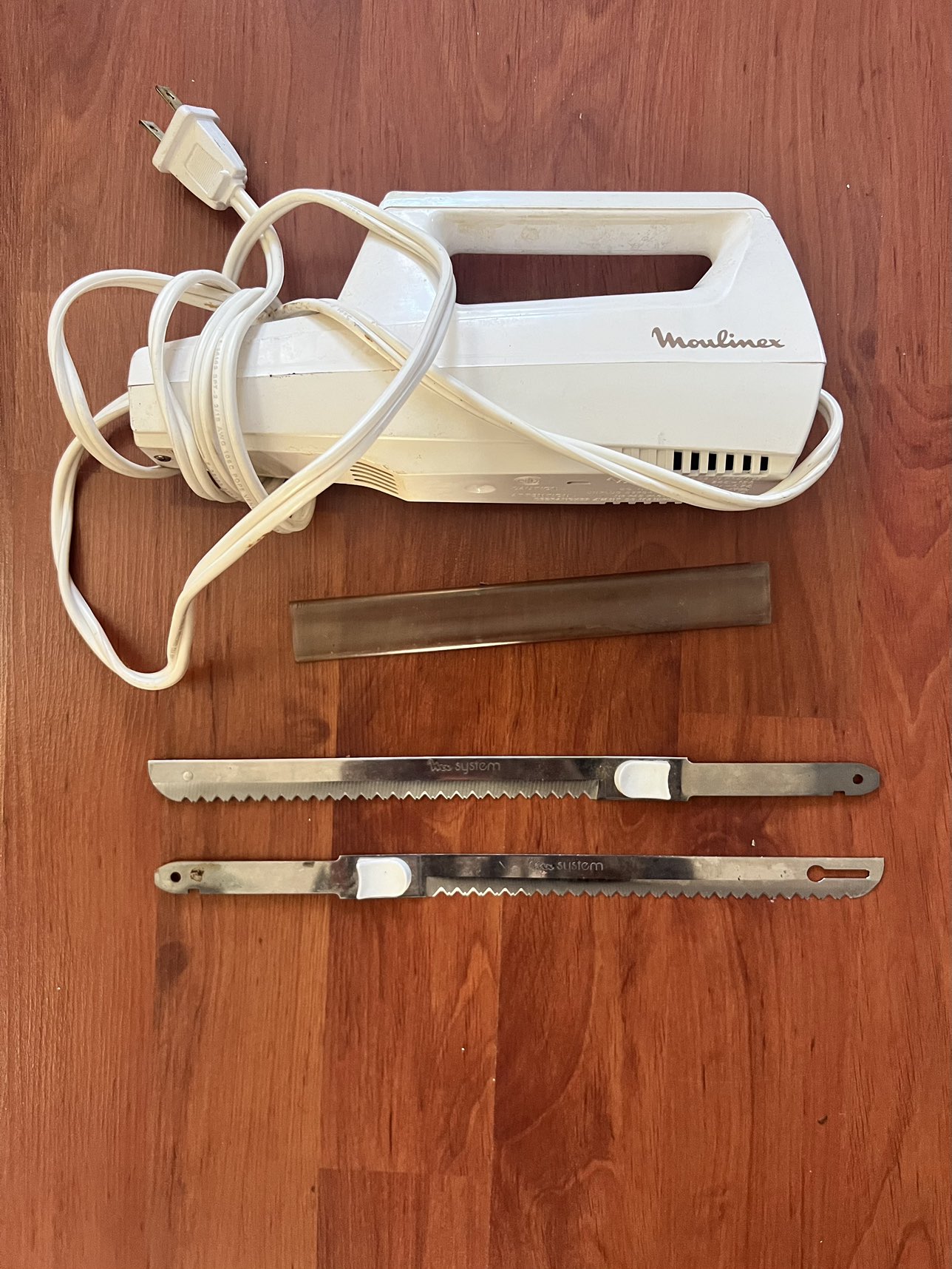 Electric knife with 2 blades, great for carving Turkey or Ham thumbnail