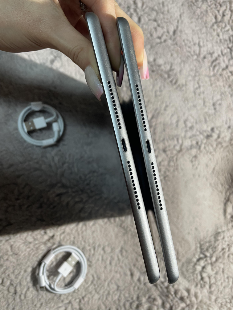 Two Apple iPad 5TH Generation in Perfect Shape - photo 4