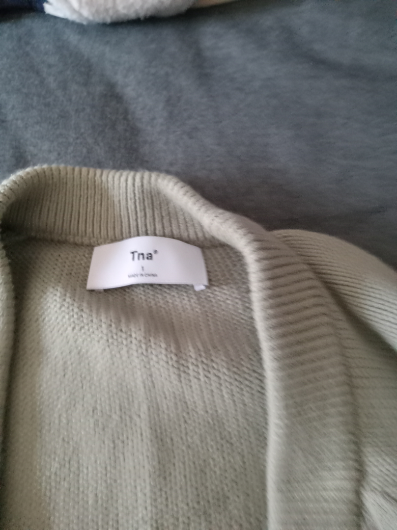 sweaters image indicator(2)