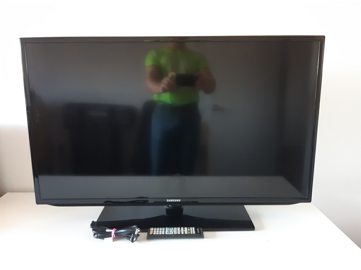 Samsung 42" HDMI flat screen TV, $50 only!
