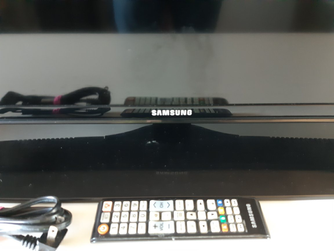 Samsung 42" HDMI flat screen TV, $50 only! - photo 2