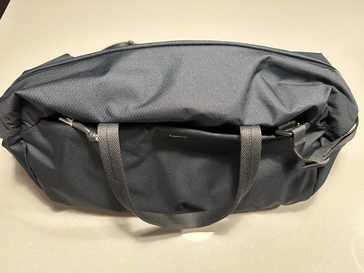 Bellroy Lite Duffel (Shadow Black)