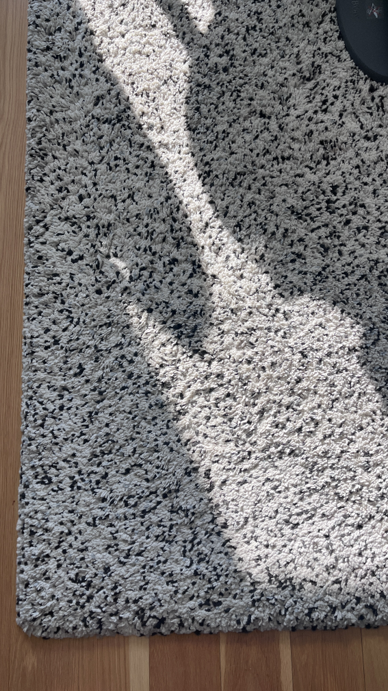 Selling IKEA Vindum rug LIKE NEW.