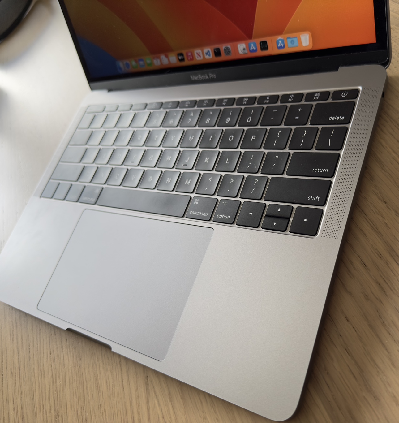 MacBook Pro 13-inch, 2017, Two Thunderbolt 3 Ports - photo 2
