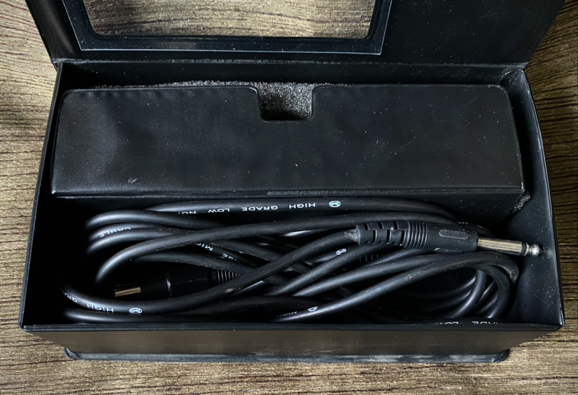 Hisonics HM-68 Professional Dynamic Microphone w OG Box image indicator(4)