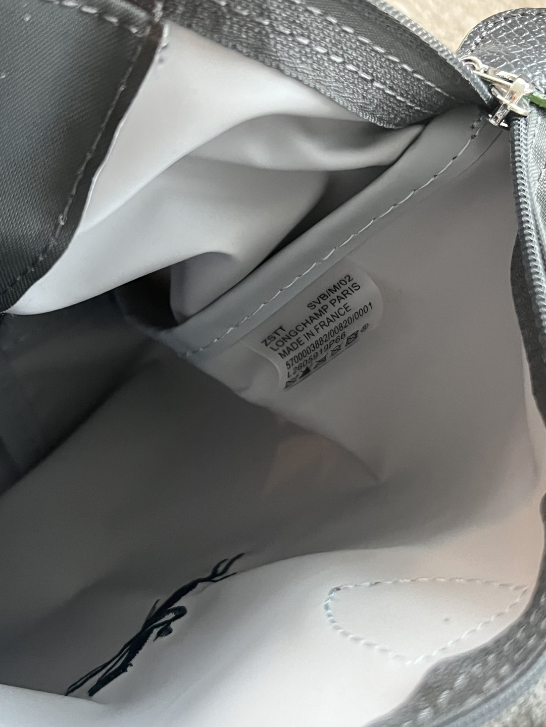 Longchamp tote bag authentic image indicator(3)